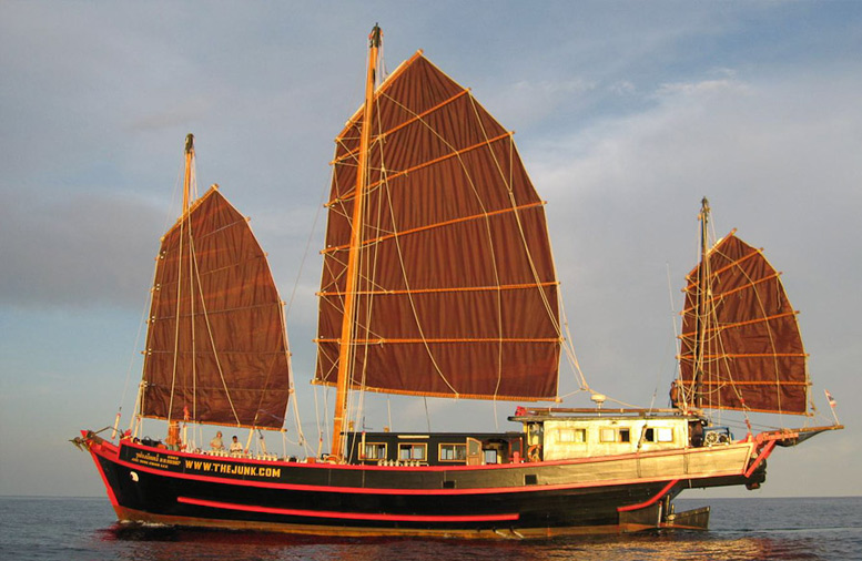 Sail away on this beautiful Liveaboard, The Junk